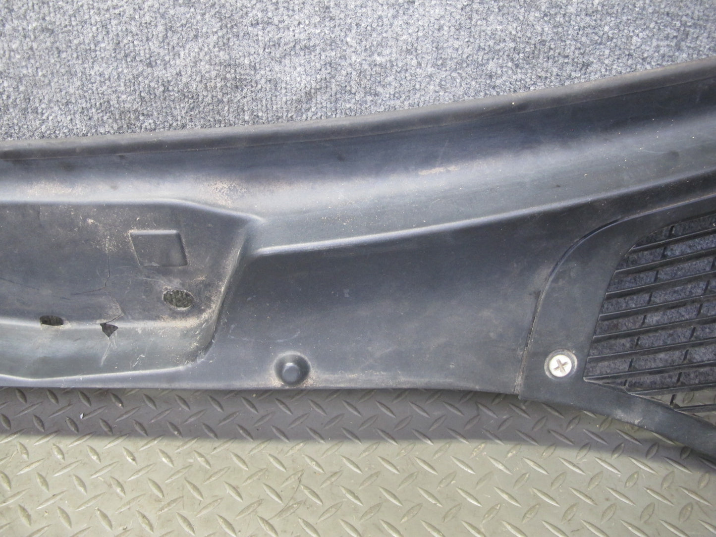 2003-2006 Porsche Cayenne 955 Front Windshield Wiper Cowl Trim Panel 7L5819403E