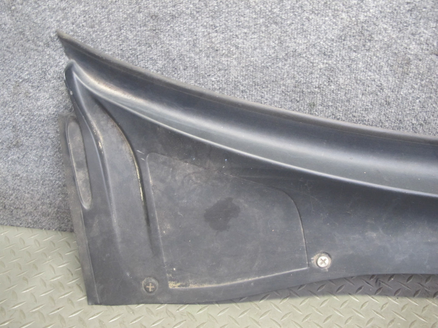 2003-2006 Porsche Cayenne 955 Front Windshield Wiper Cowl Trim Panel 7L5819403E
