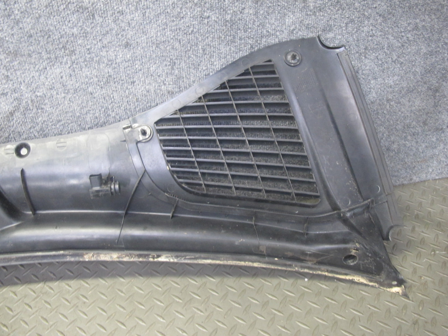 2003-2006 Porsche Cayenne 955 Front Windshield Wiper Cowl Trim Panel 7L5819403E