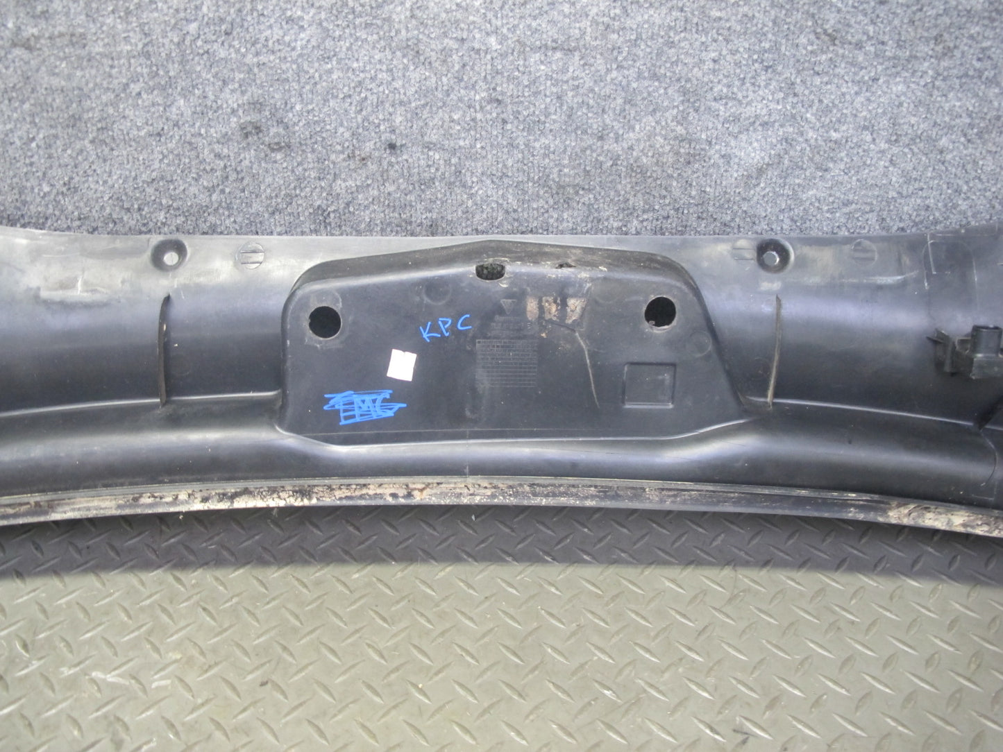 2003-2006 Porsche Cayenne 955 Front Windshield Wiper Cowl Trim Panel 7L5819403E