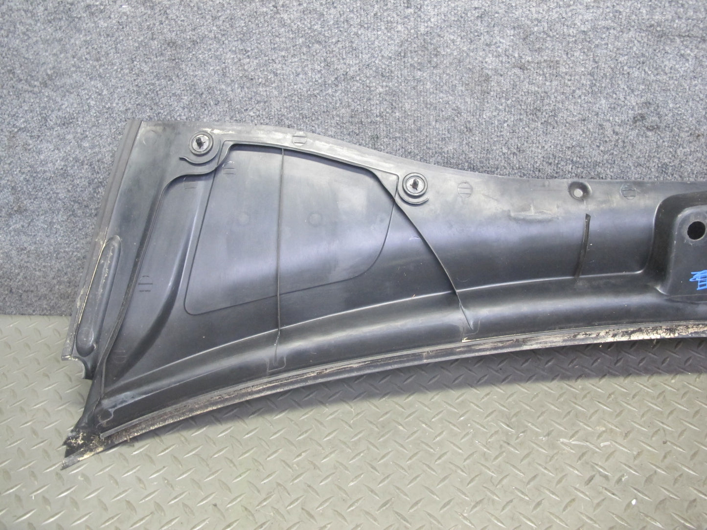 2003-2006 Porsche Cayenne 955 Front Windshield Wiper Cowl Trim Panel 7L5819403E