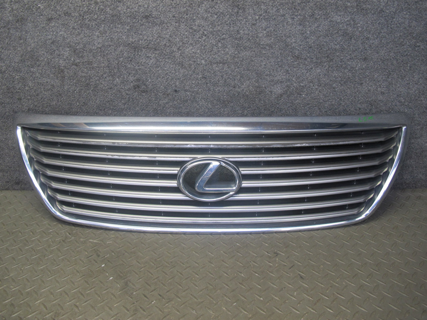 04-06 Lexus UCF30L LS430 Front Upper Hood Chrome Grille w Emblem OEM