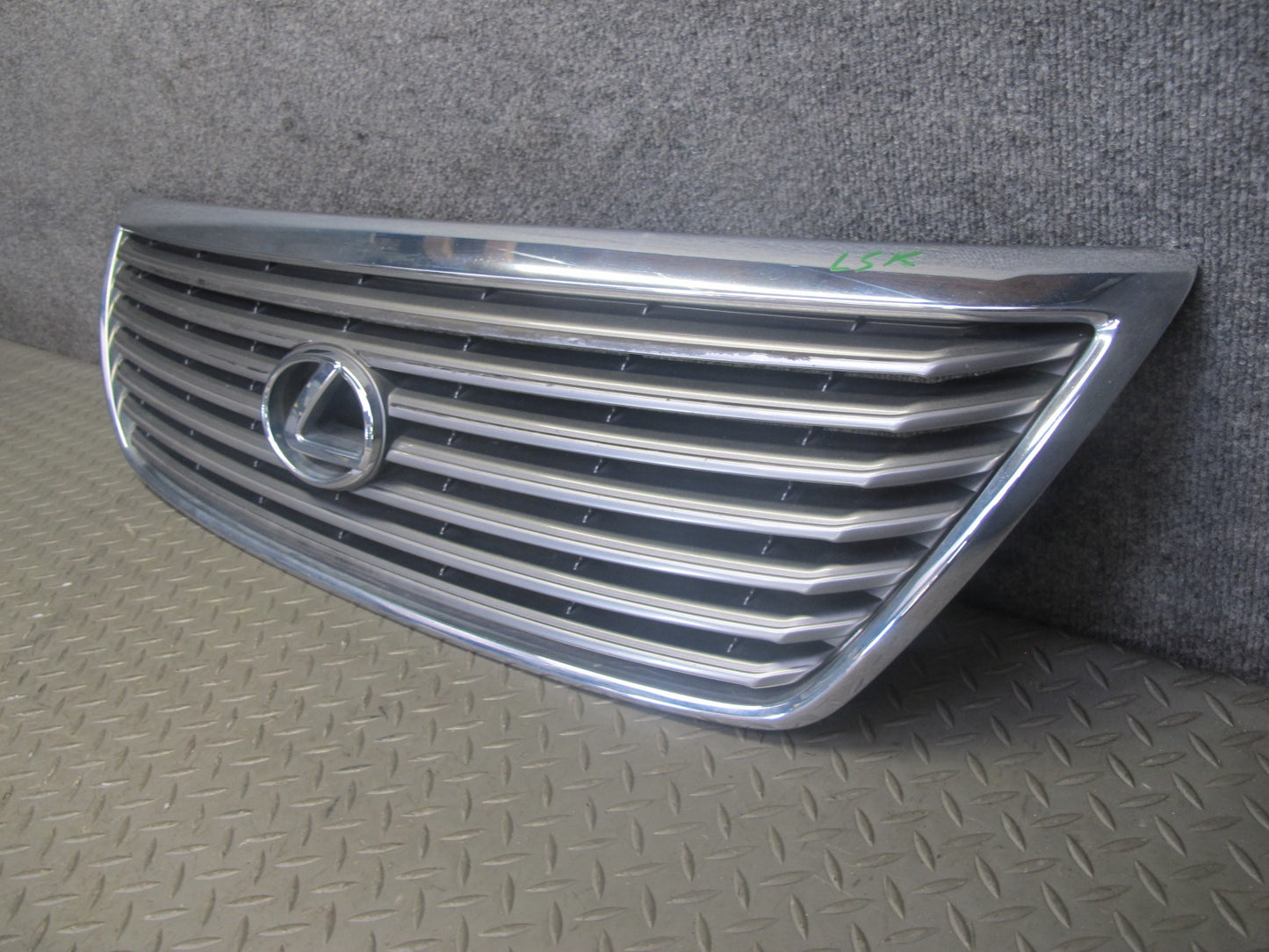 04-06 Lexus UCF30L LS430 Front Upper Hood Chrome Grille w Emblem OEM