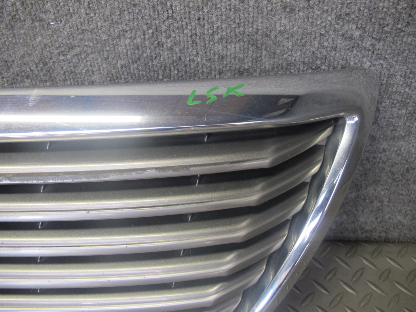 04-06 Lexus UCF30L LS430 Front Upper Hood Chrome Grille w Emblem OEM