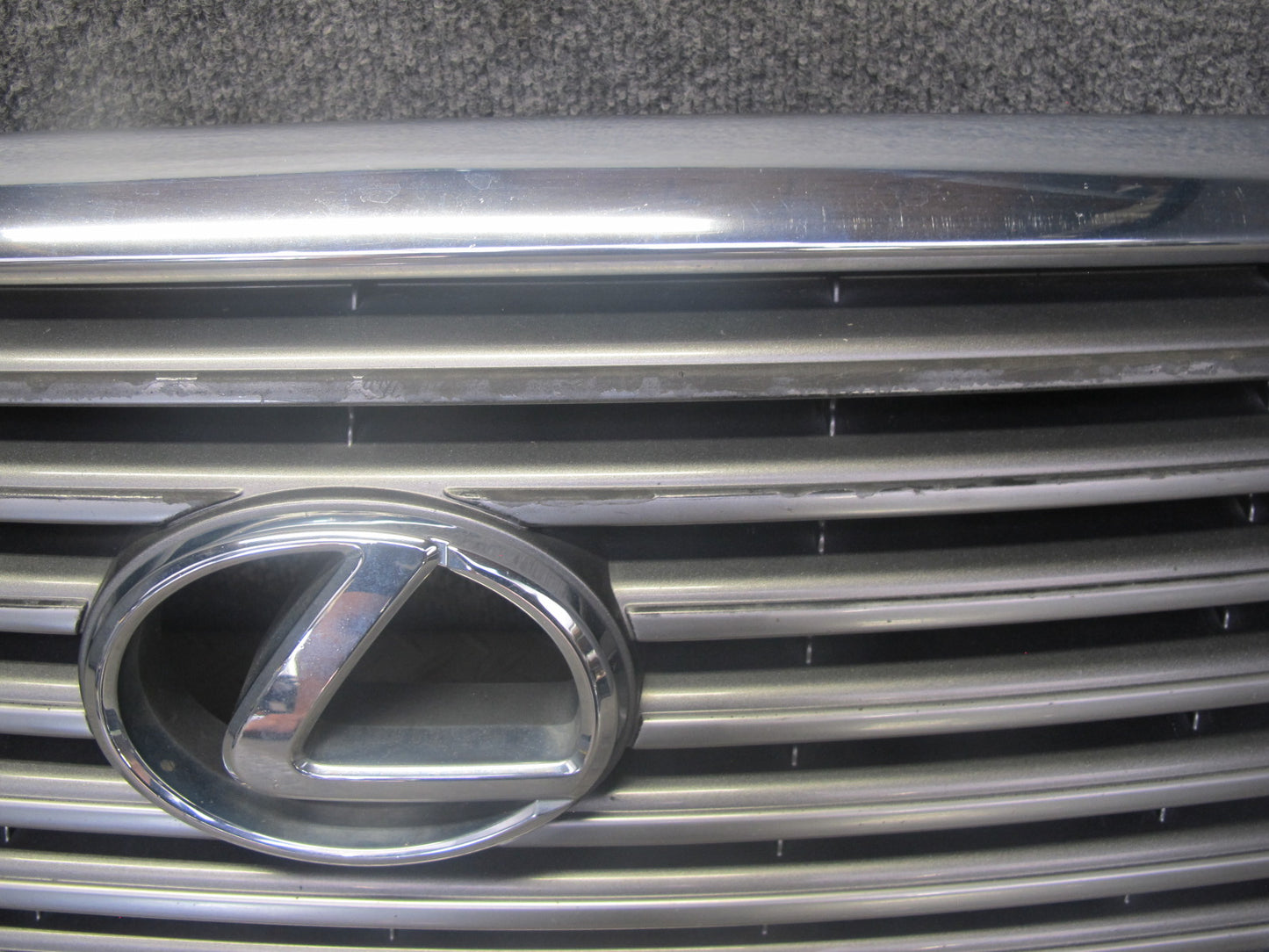 04-06 Lexus UCF30L LS430 Front Upper Hood Chrome Grille w Emblem OEM