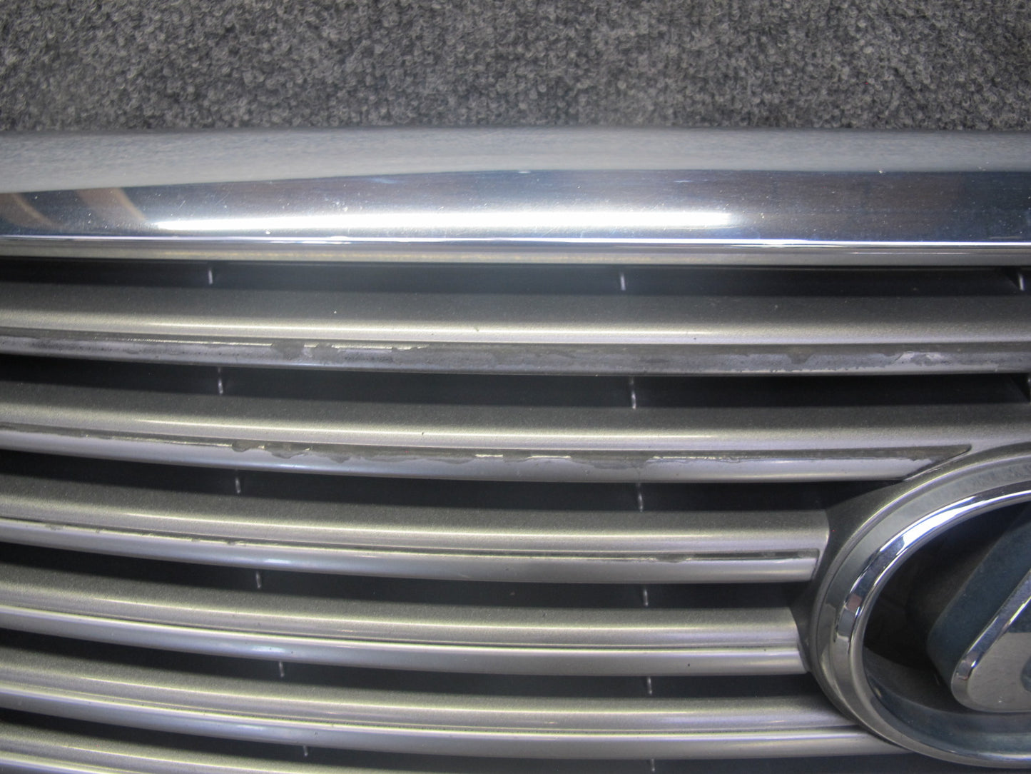 04-06 Lexus UCF30L LS430 Front Upper Hood Chrome Grille w Emblem OEM