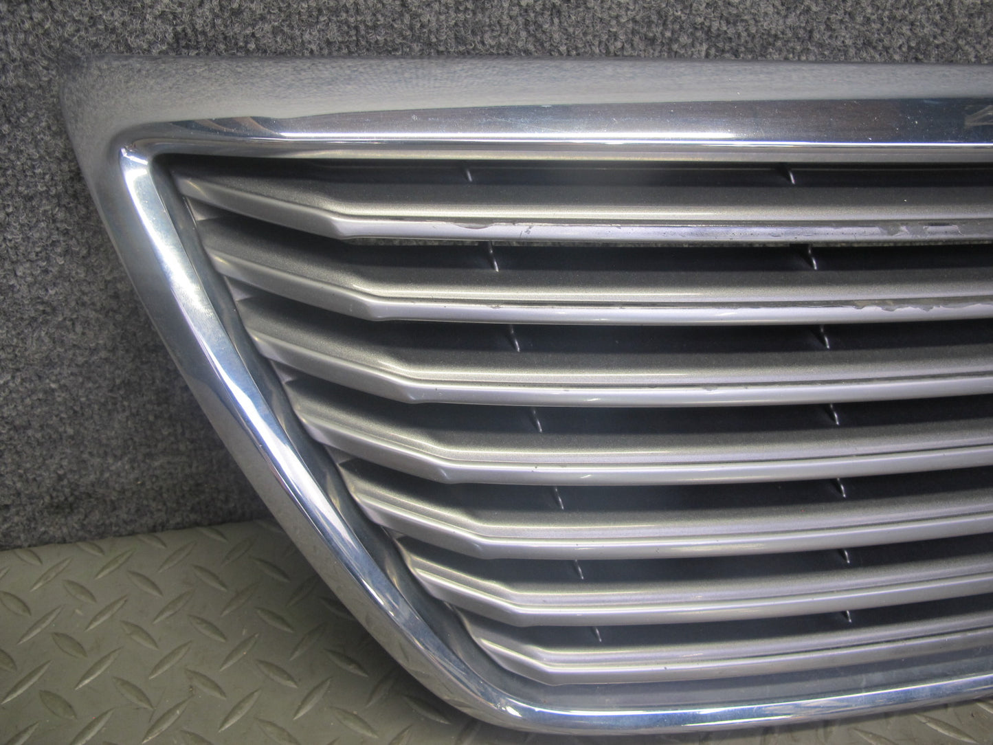 04-06 Lexus UCF30L LS430 Front Upper Hood Chrome Grille w Emblem OEM