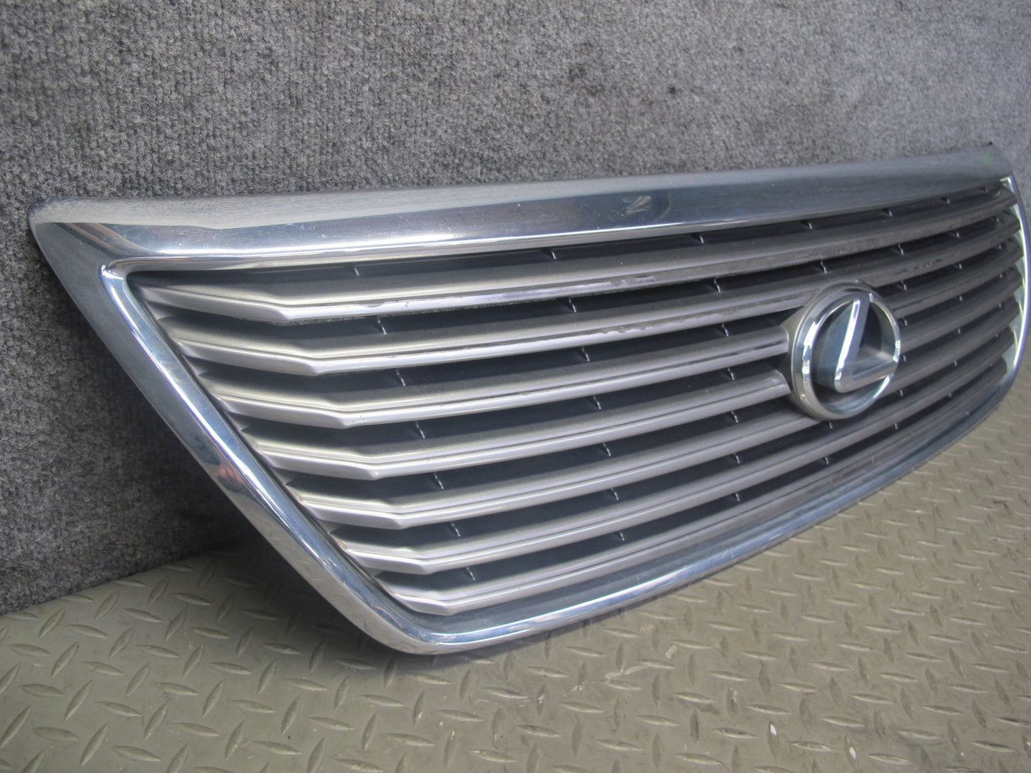 04-06 Lexus UCF30L LS430 Front Upper Hood Chrome Grille w Emblem OEM