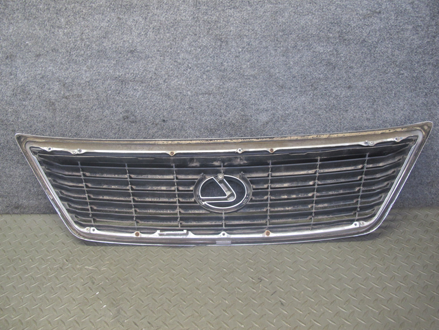 04-06 Lexus UCF30L LS430 Front Upper Hood Chrome Grille w Emblem OEM