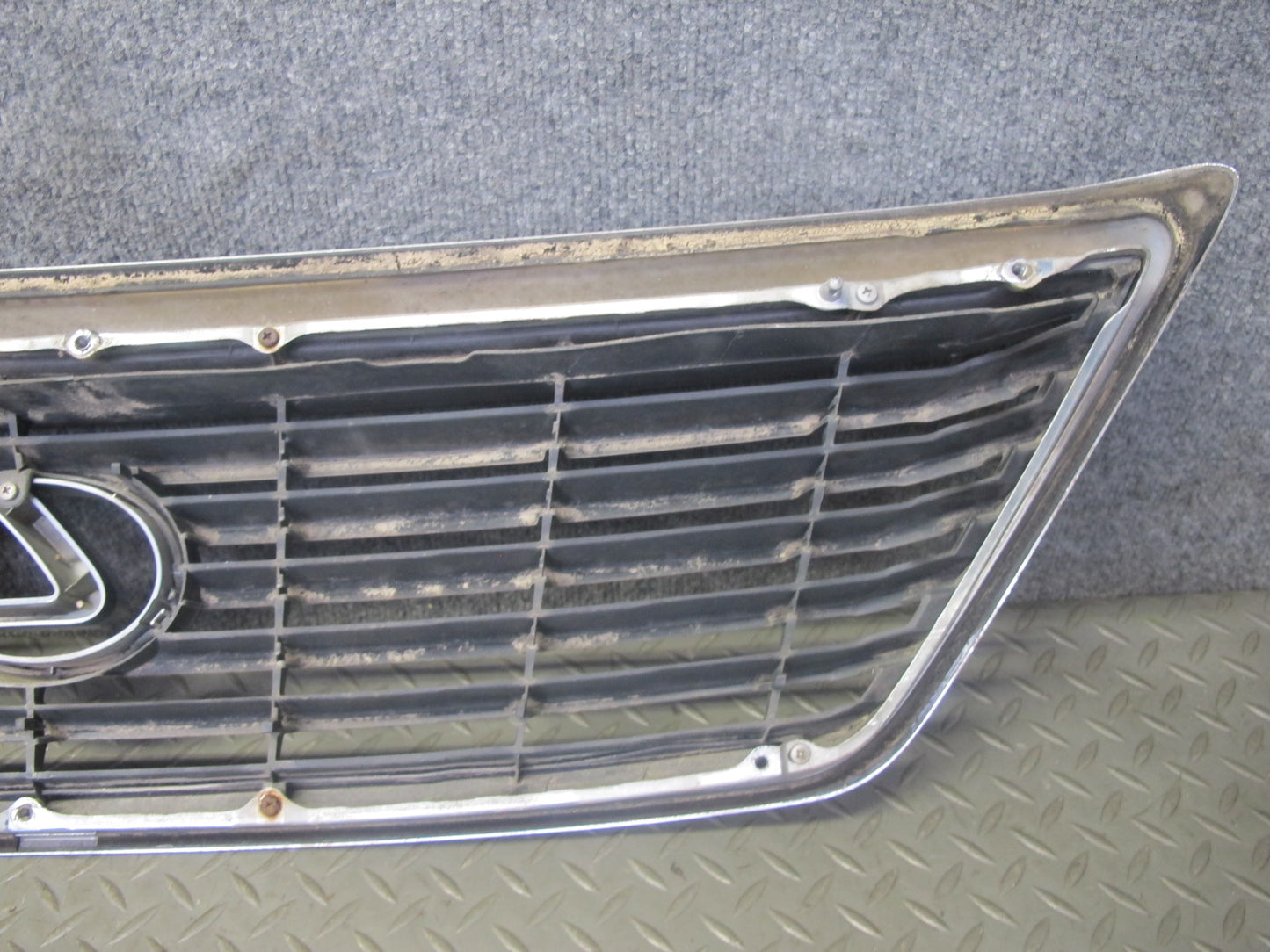 04-06 Lexus UCF30L LS430 Front Upper Hood Chrome Grille w Emblem OEM