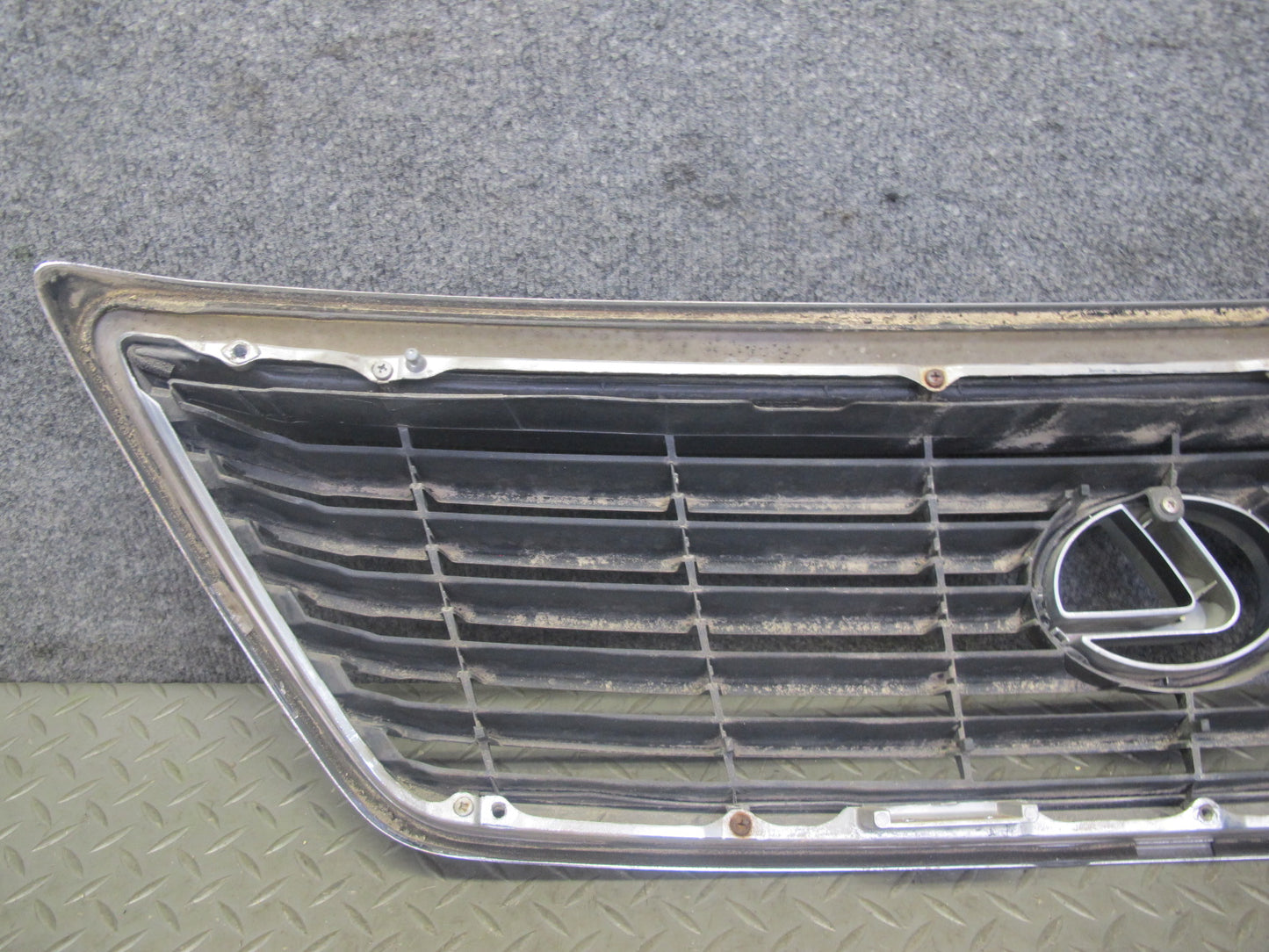 04-06 Lexus UCF30L LS430 Front Upper Hood Chrome Grille w Emblem OEM