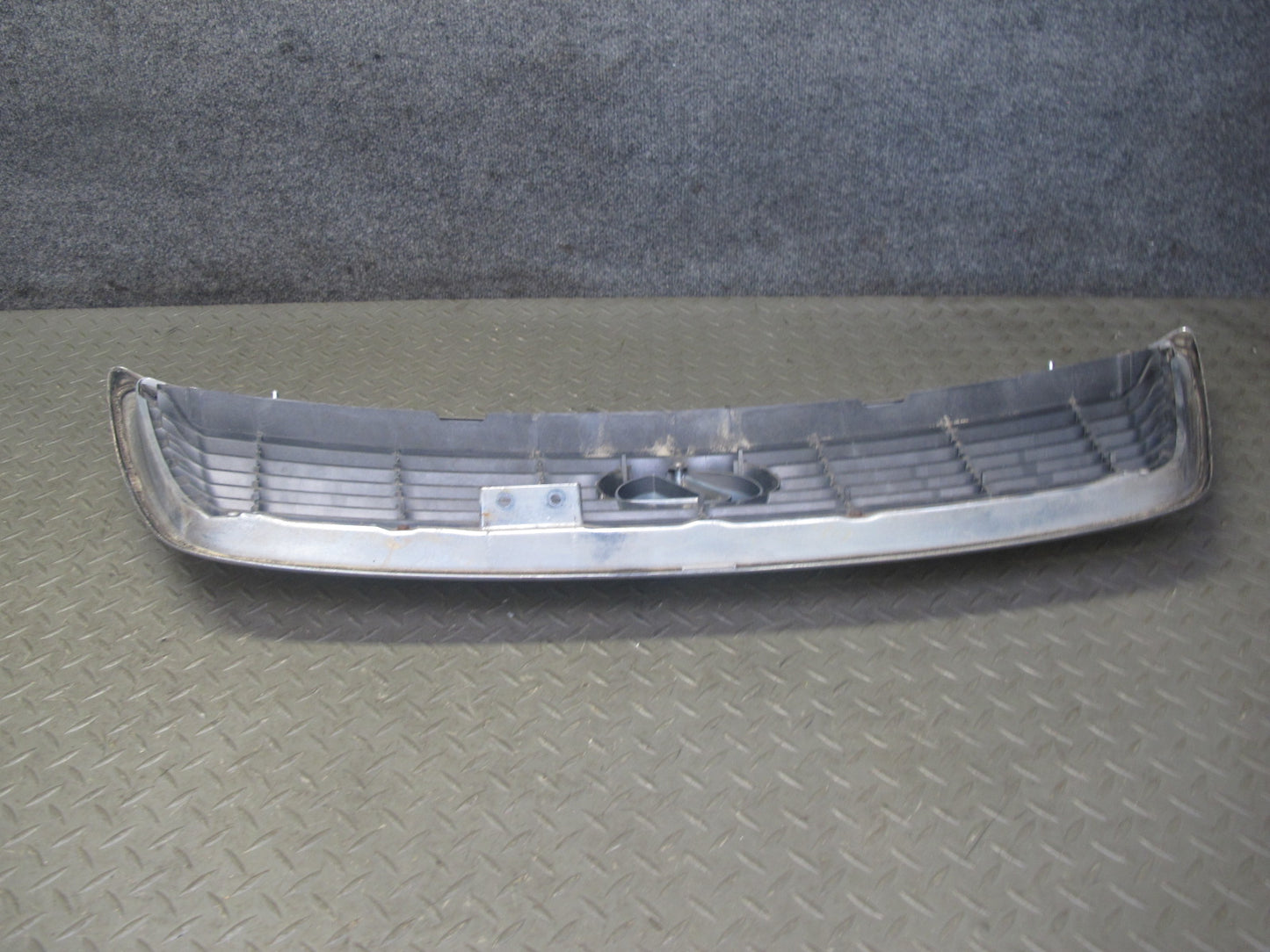 04-06 Lexus UCF30L LS430 Front Upper Hood Chrome Grille w Emblem OEM