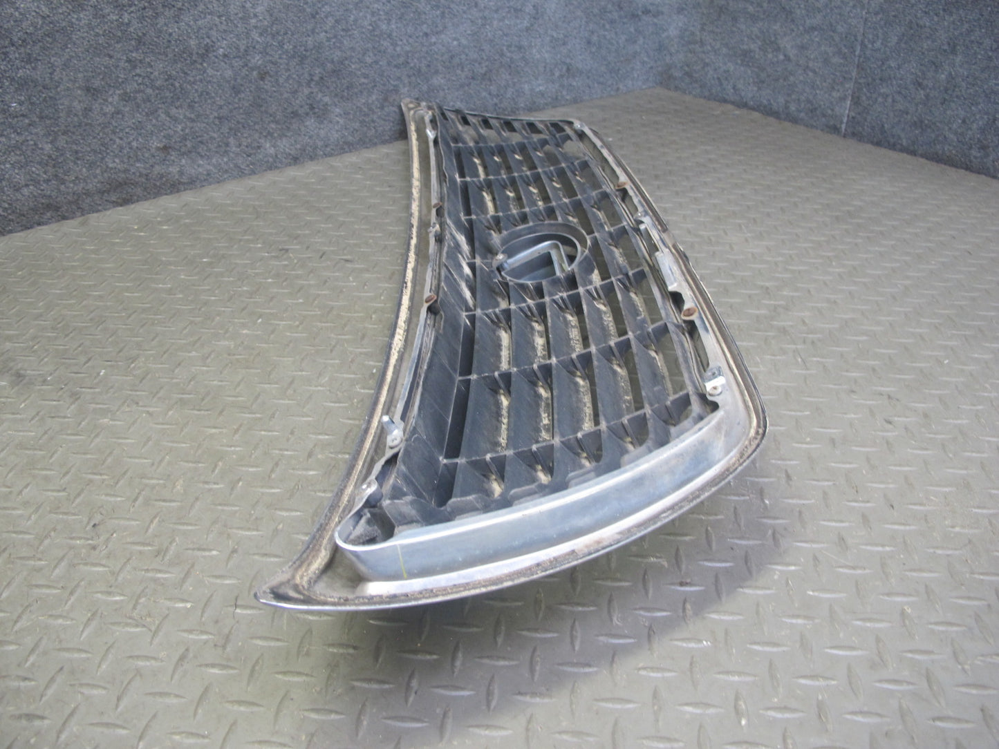 04-06 Lexus UCF30L LS430 Front Upper Hood Chrome Grille w Emblem OEM
