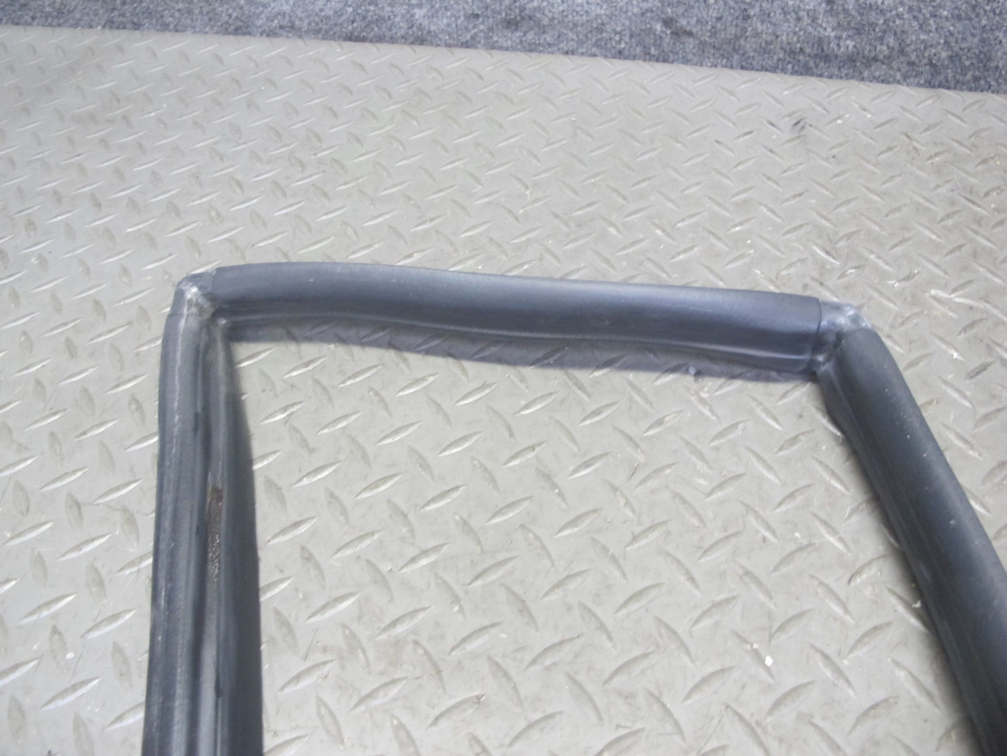 2005-2012 Porsche 911 997 Coupe Rear Quarter Window Rubber Seal Gasket Set of 2