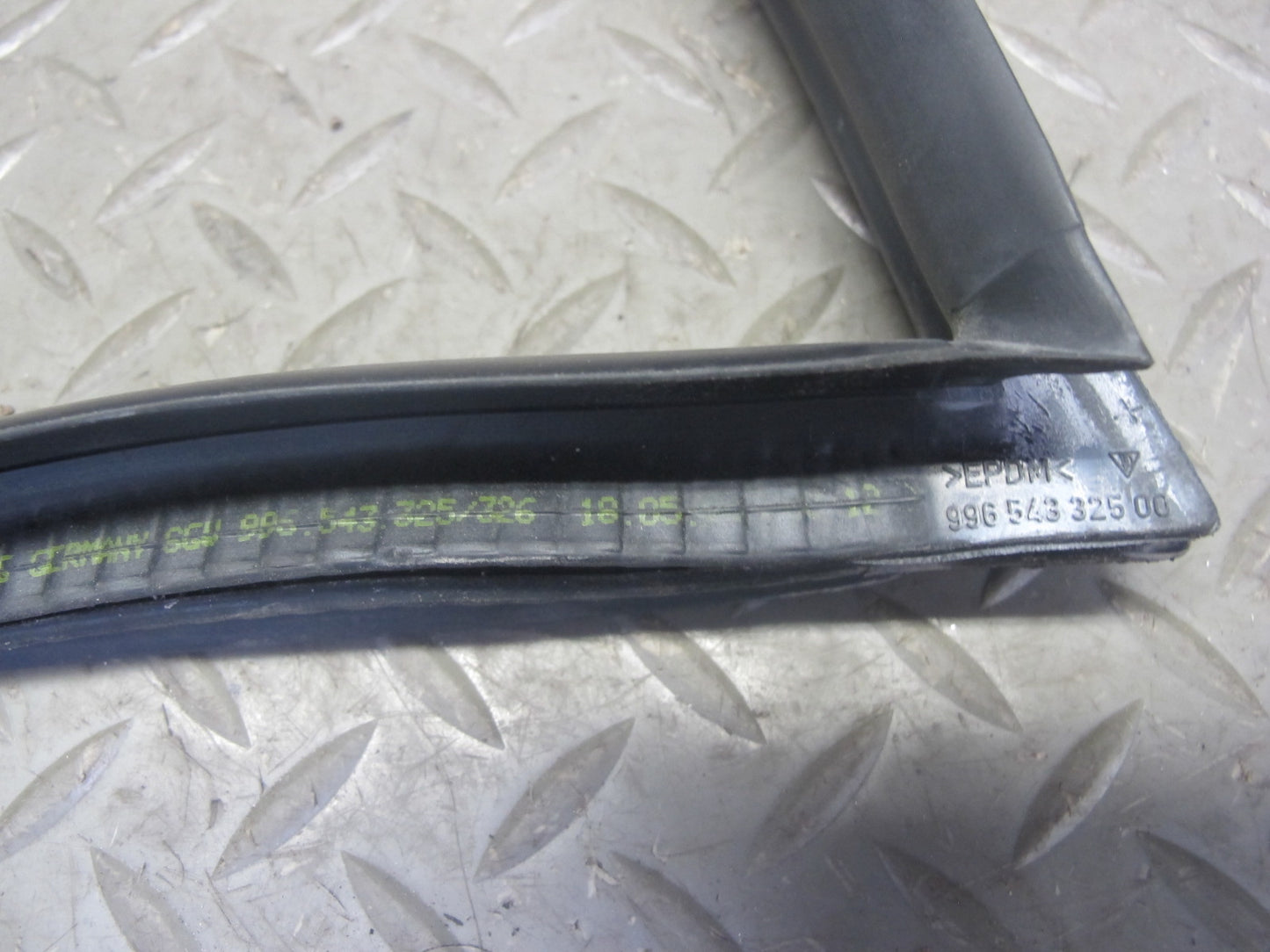 2005-2012 Porsche 911 997 Coupe Rear Quarter Window Rubber Seal Gasket Set of 2
