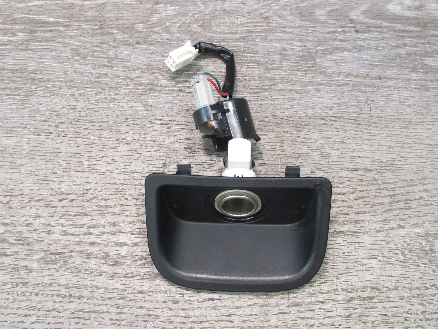 04-06 Lexus UCF30L LS430 Rear Center Console Outlet 12V Socket w Trim Black OEM