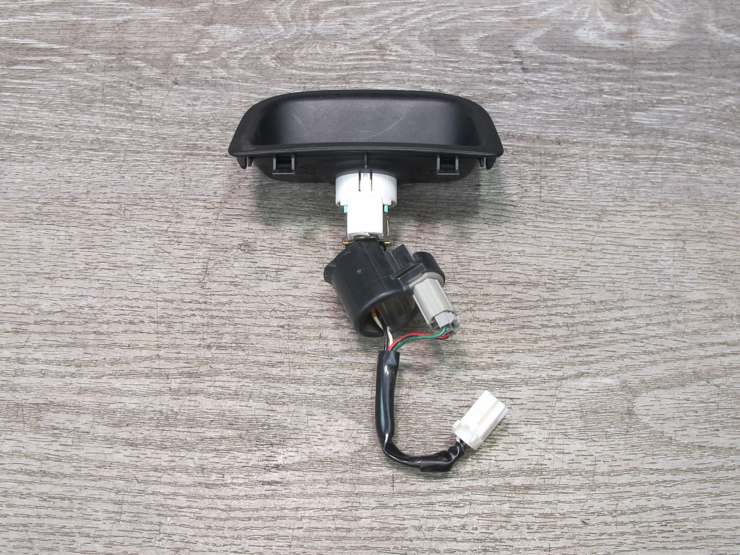 04-06 Lexus UCF30L LS430 Rear Center Console Outlet 12V Socket w Trim Black OEM