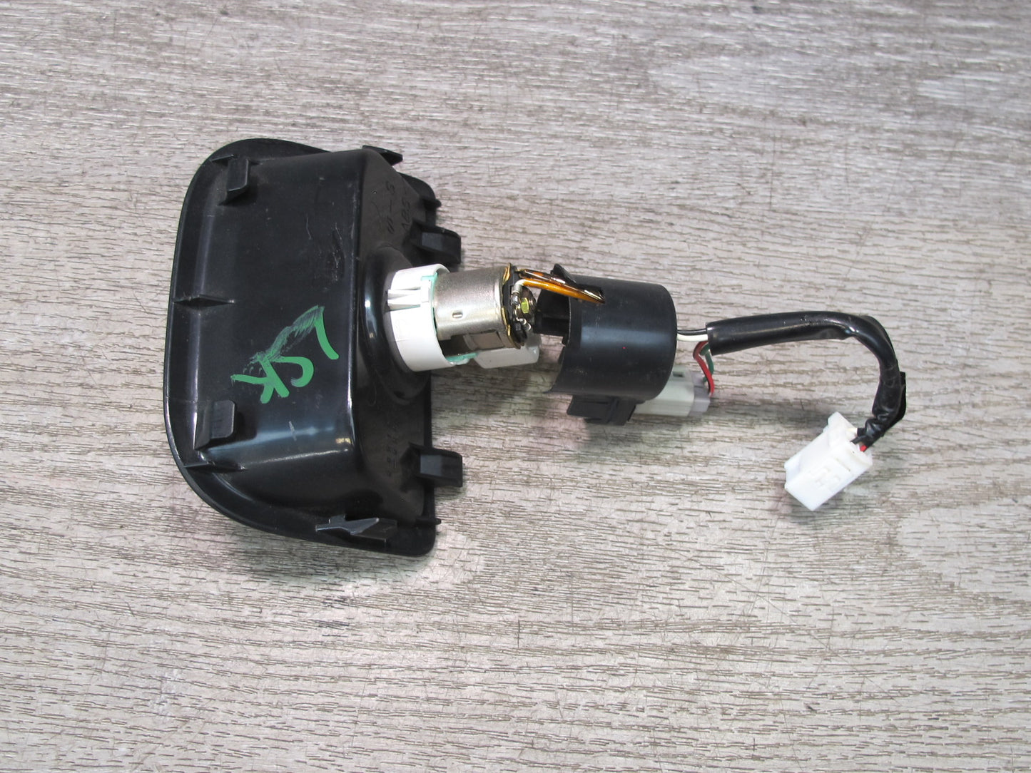 04-06 Lexus UCF30L LS430 Rear Center Console Outlet 12V Socket w Trim Black OEM