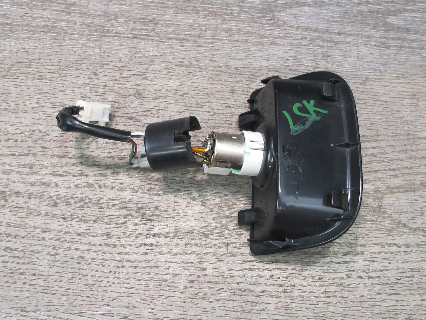 04-06 Lexus UCF30L LS430 Rear Center Console Outlet 12V Socket w Trim Black OEM
