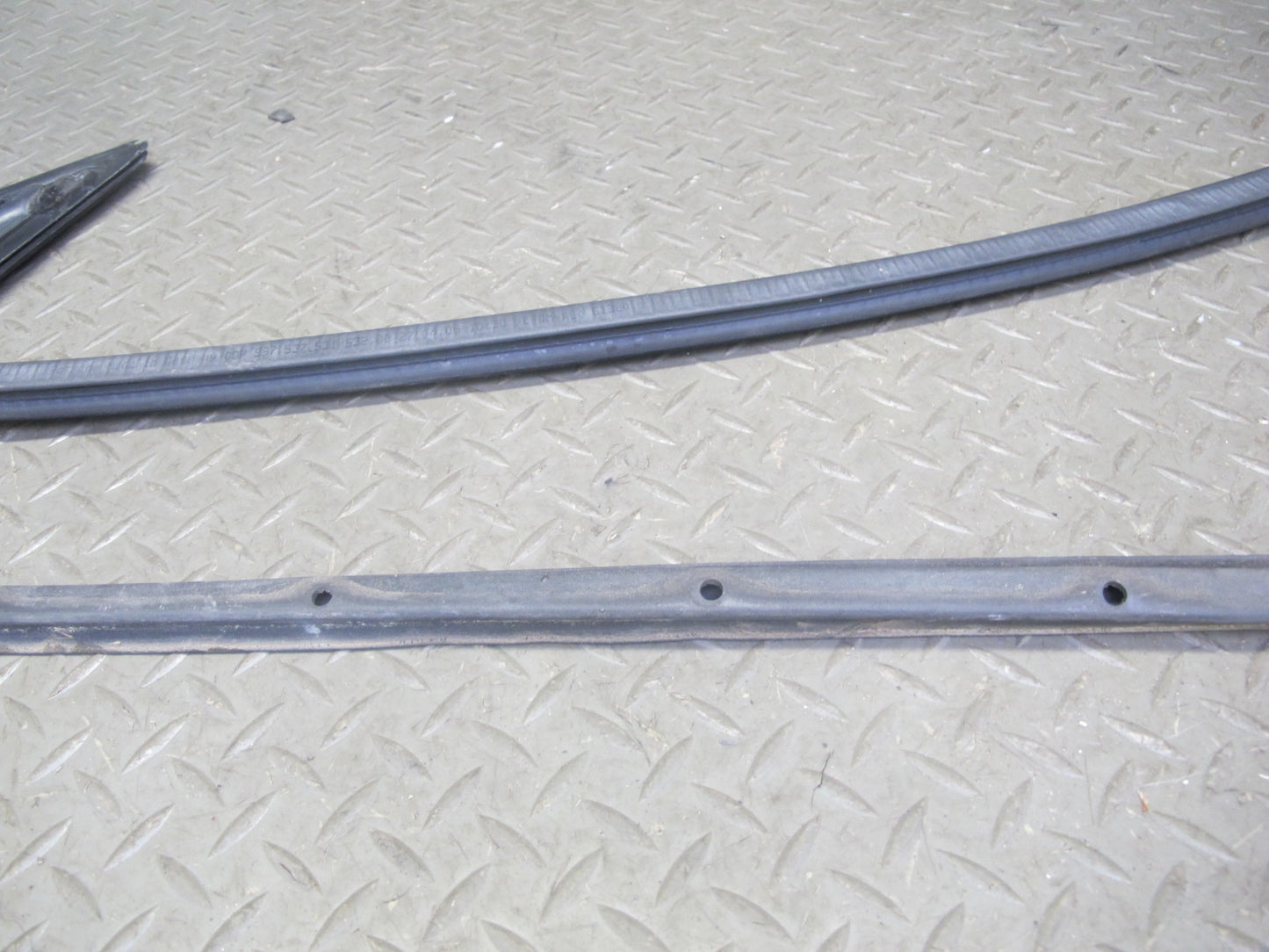 2005-2012 Porsche 911 997 Boxster Right Door Weatherstrip Rubber Seal Gasket