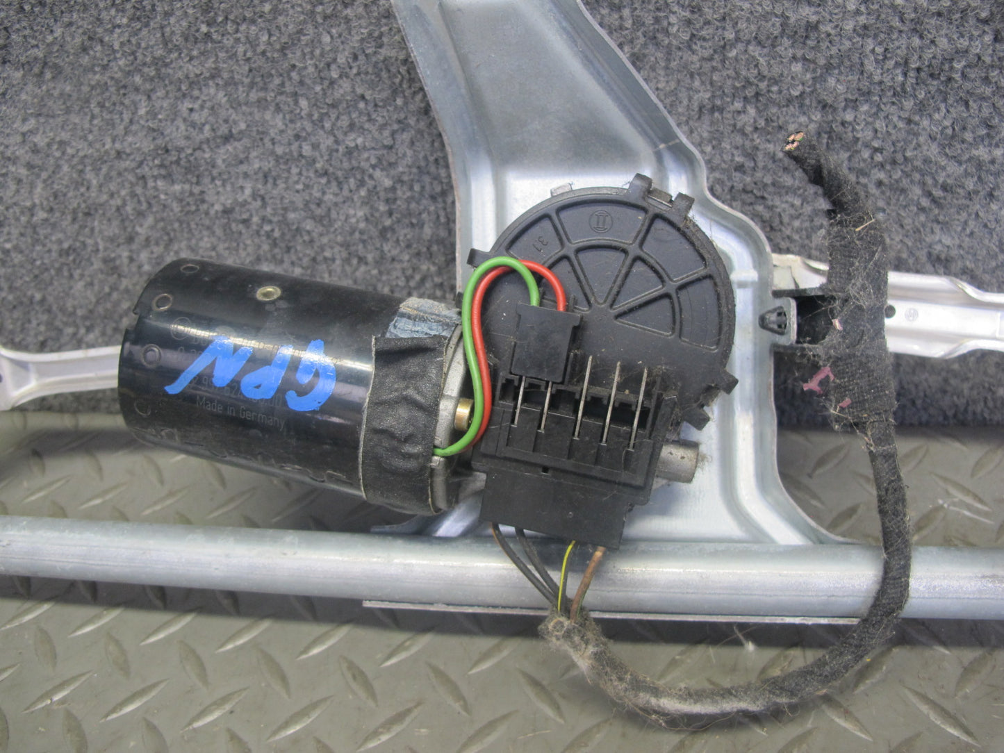 2005-2012 Porsche 911 997 Boxster Windshield Wiper Transmission  Linkage w Motor