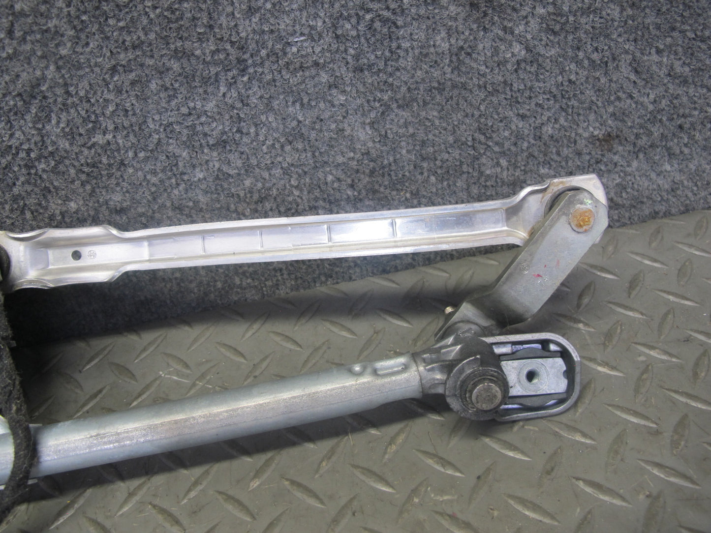 2005-2012 Porsche 911 997 Boxster Windshield Wiper Transmission  Linkage w Motor