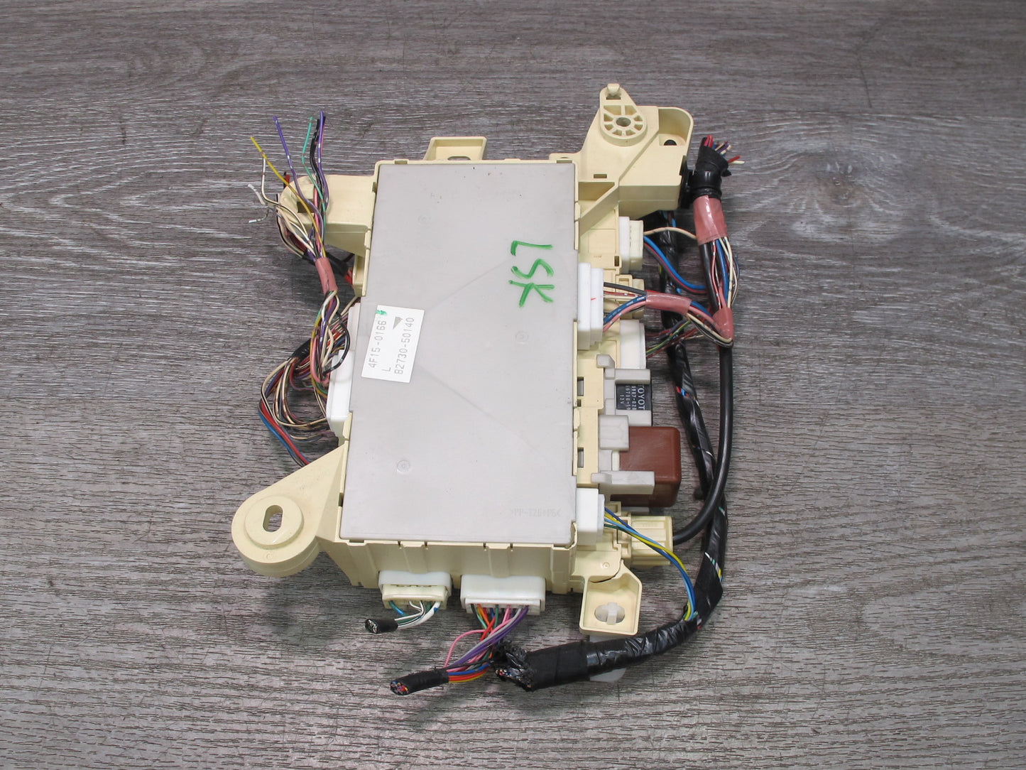 04-06 Lexus UCF30L LS430 Front Right Fuse Relay Junction Box Module OEM
