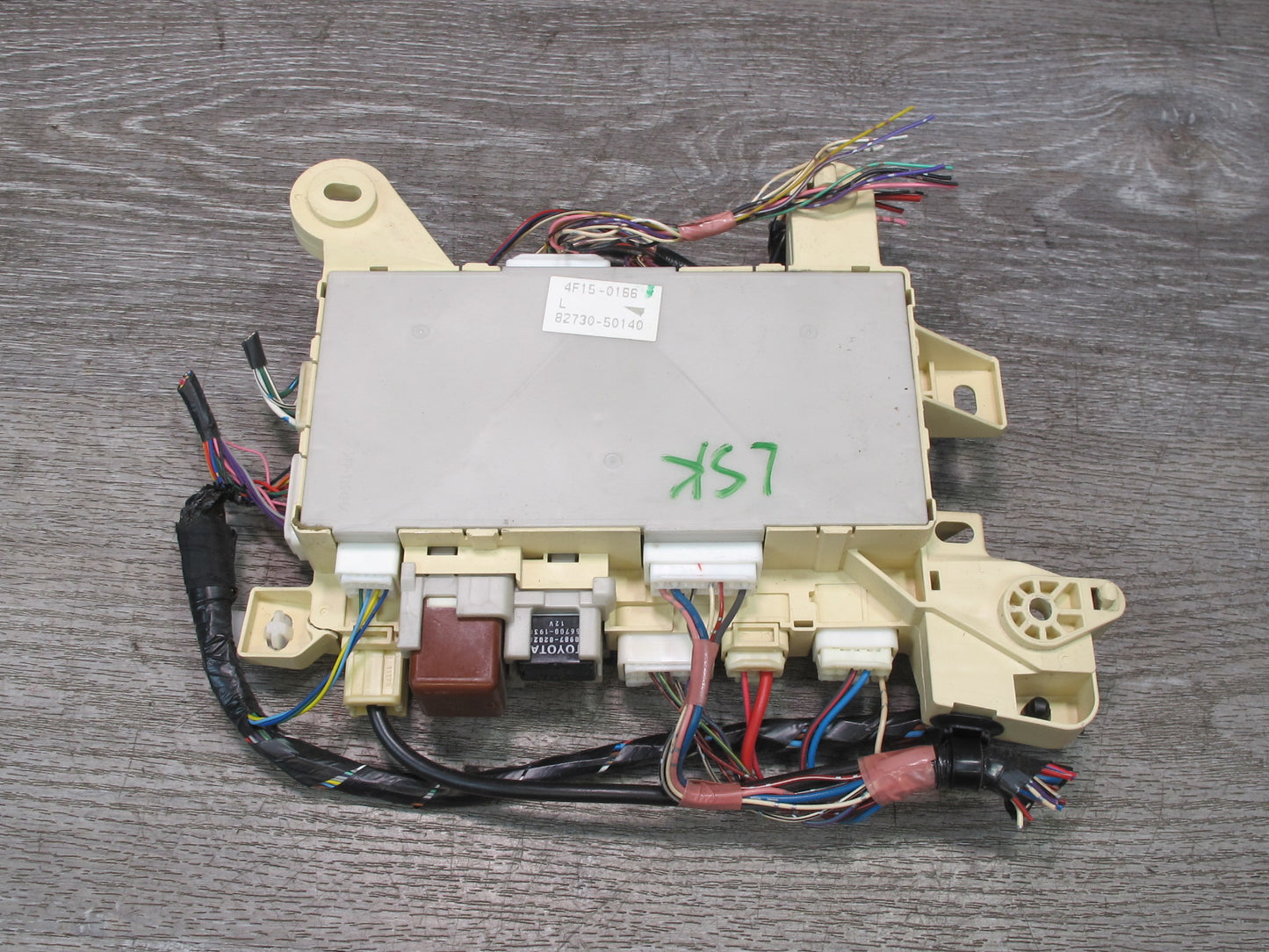 04-06 Lexus UCF30L LS430 Front Right Fuse Relay Junction Box Module OEM