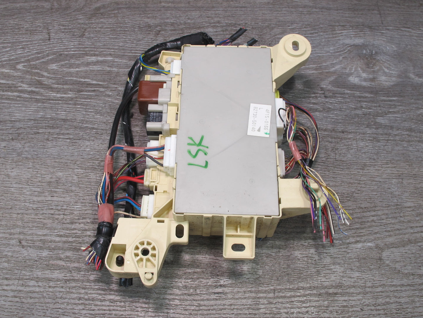 04-06 Lexus UCF30L LS430 Front Right Fuse Relay Junction Box Module OEM