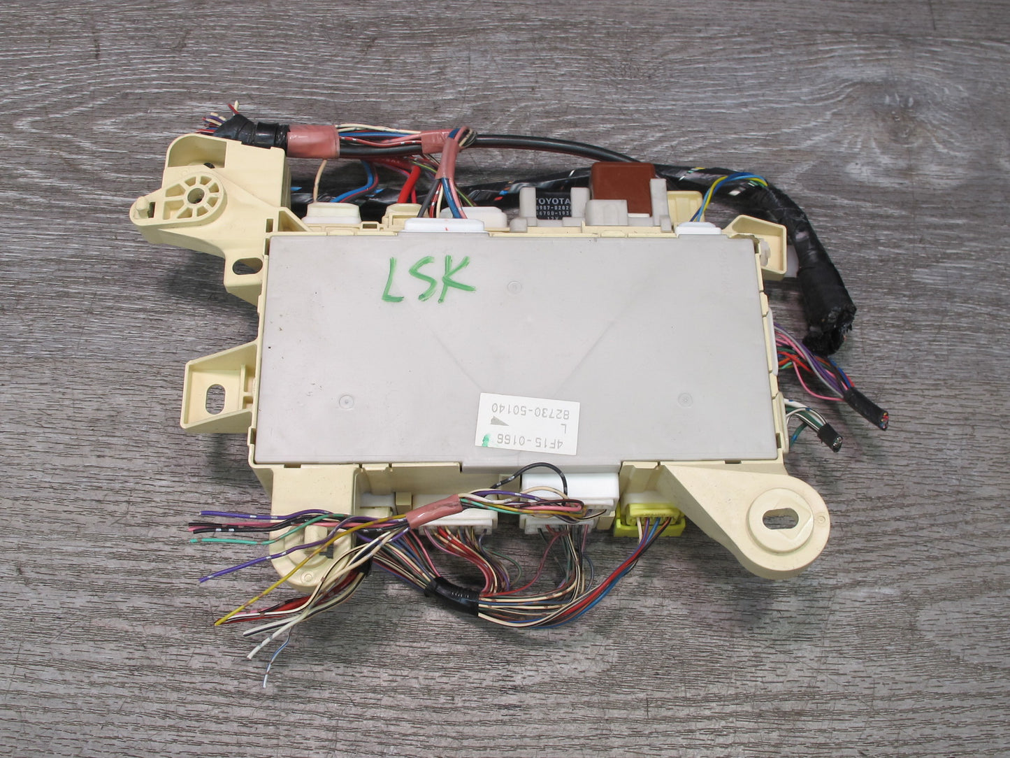 04-06 Lexus UCF30L LS430 Front Right Fuse Relay Junction Box Module OEM