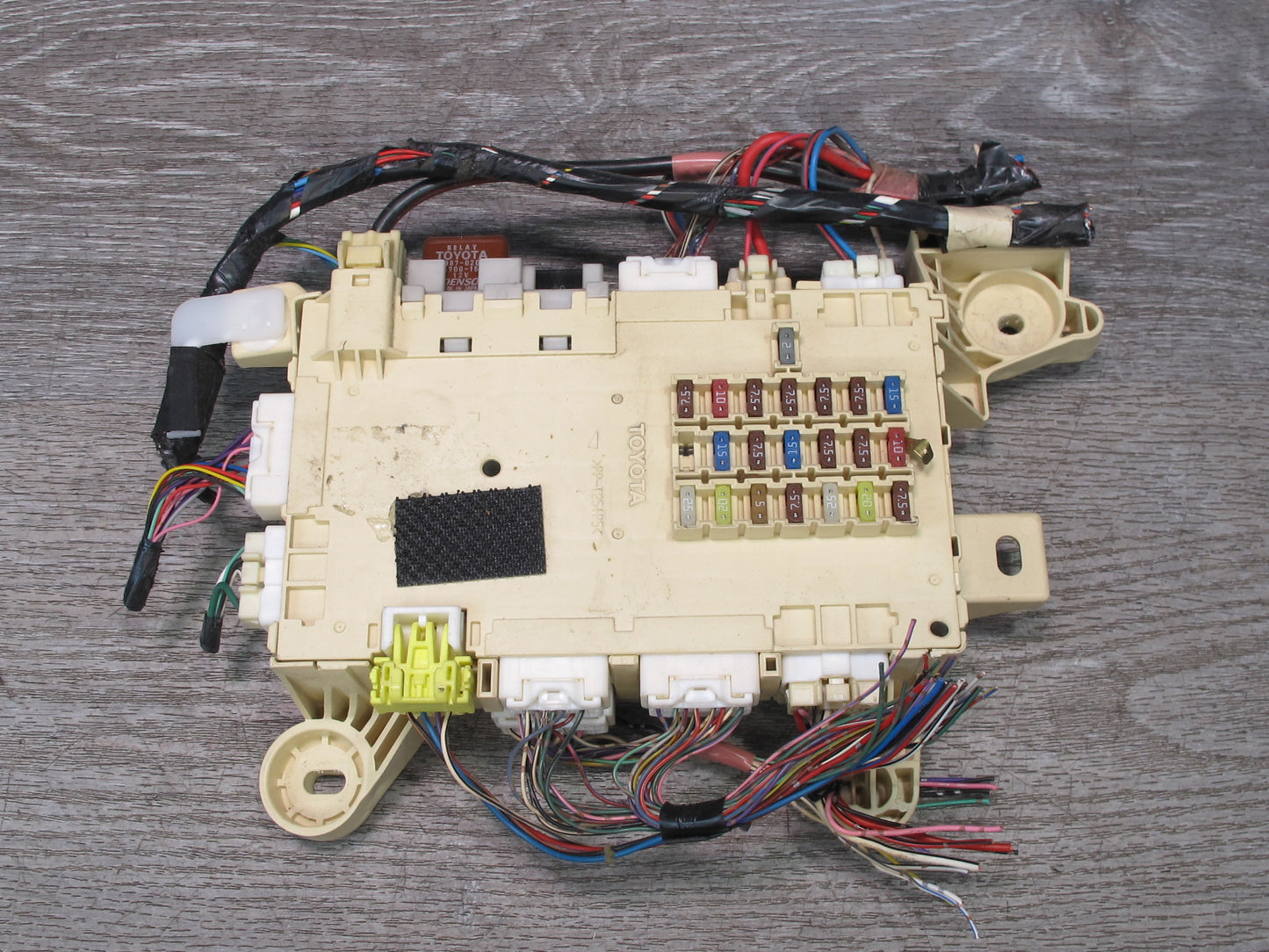04-06 Lexus UCF30L LS430 Front Right Fuse Relay Junction Box Module OEM