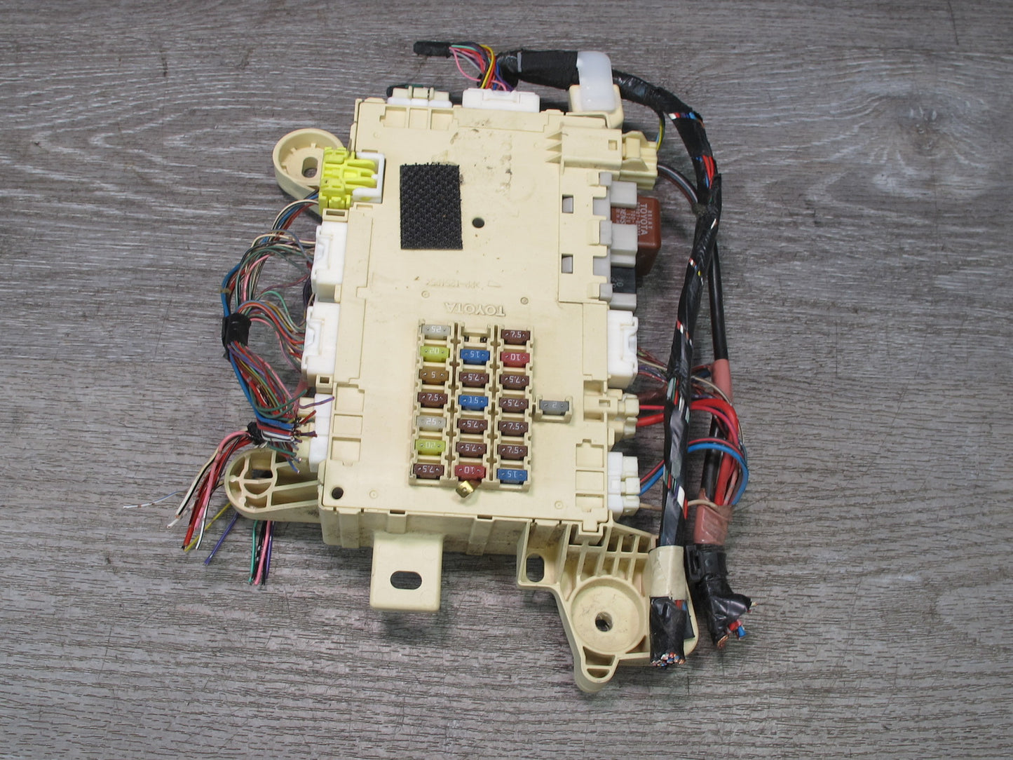 04-06 Lexus UCF30L LS430 Front Right Fuse Relay Junction Box Module OEM