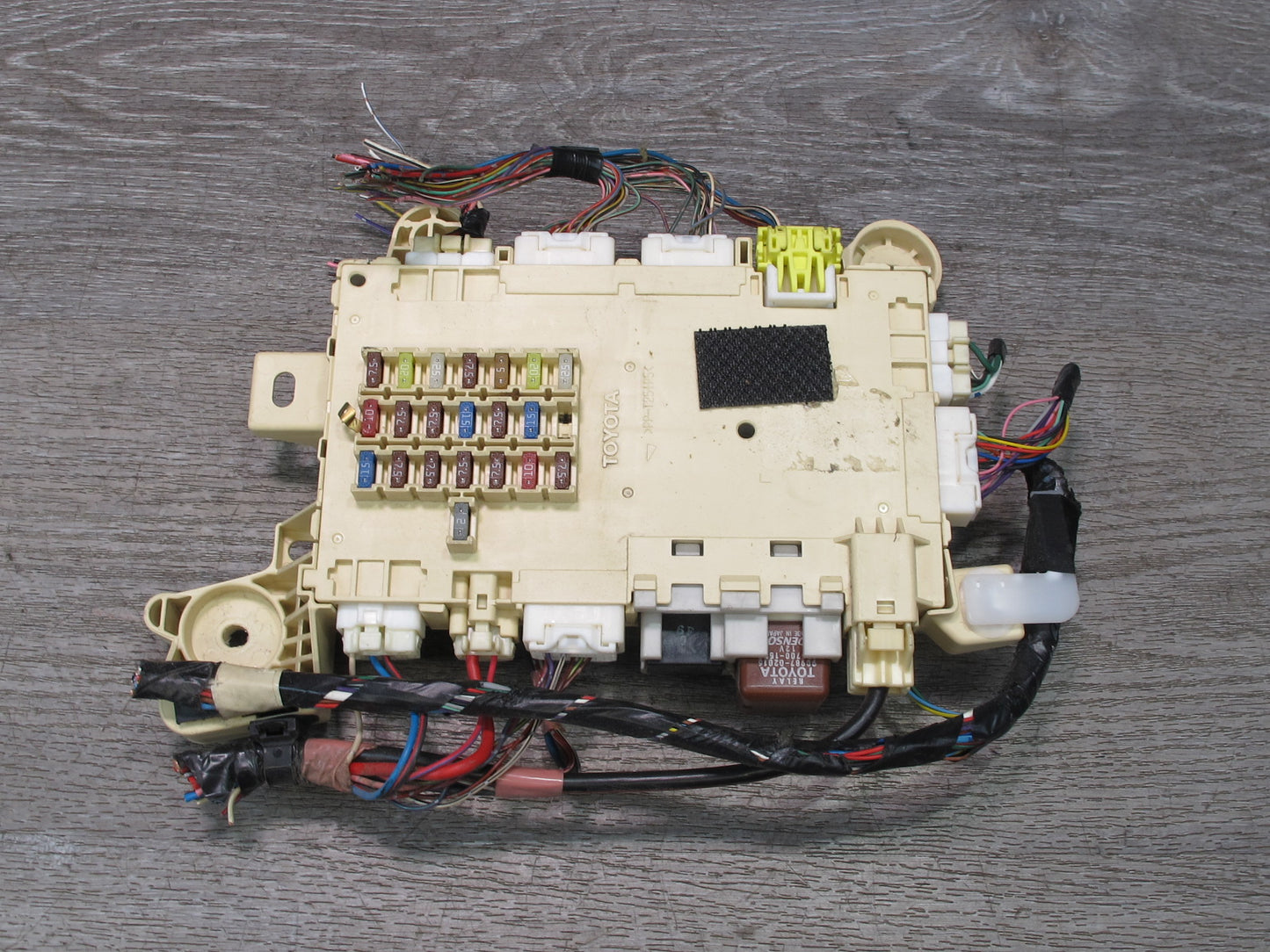 04-06 Lexus UCF30L LS430 Front Right Fuse Relay Junction Box Module OEM