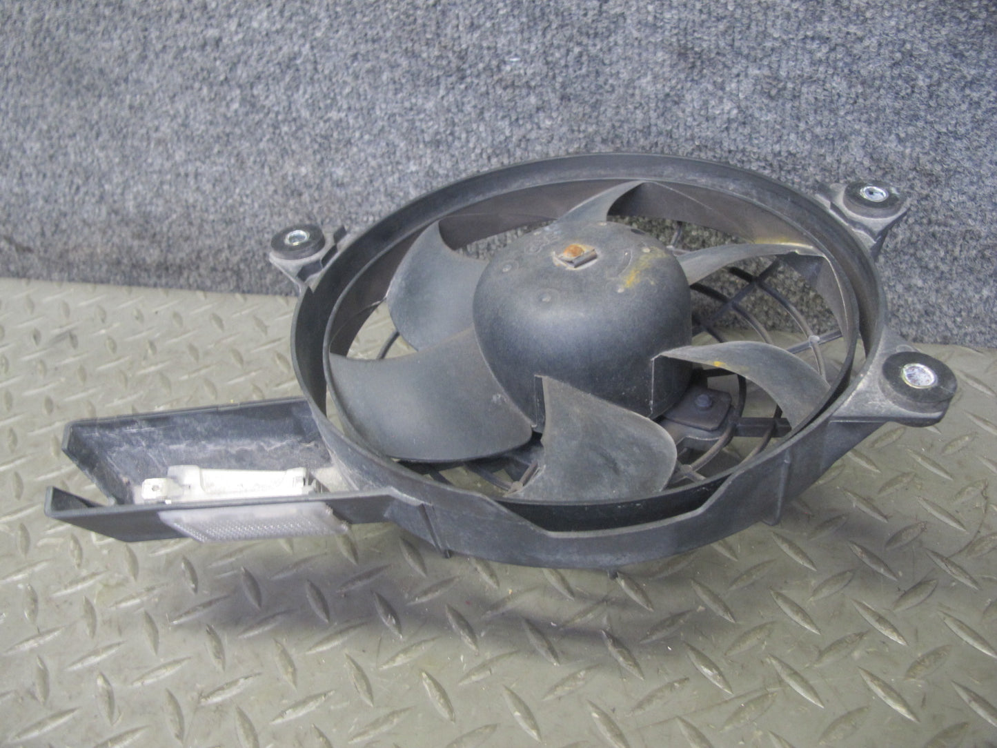 2005-2008 Porsche 911 997 3.6L 3.8L Engine Cooling Fan Motor Shroud 99762404600