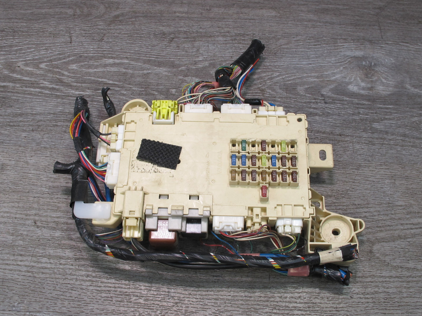 04-06 Lexus UCF30L LS430 Front Left Fuse Relay Junction Box Module OEM