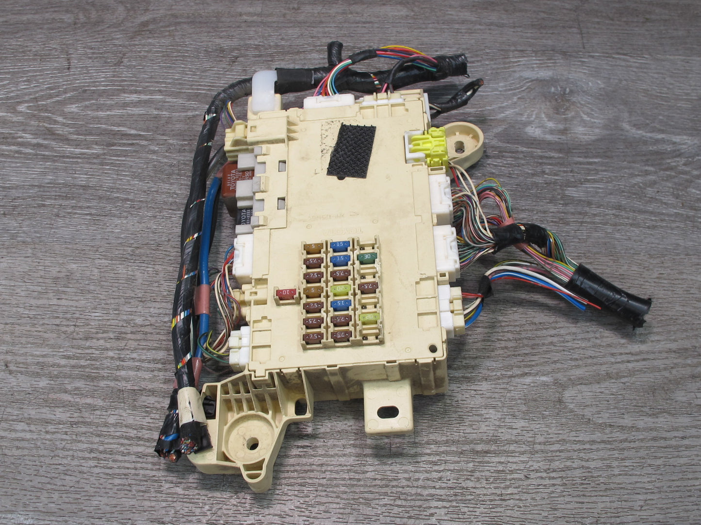 04-06 Lexus UCF30L LS430 Front Left Fuse Relay Junction Box Module OEM