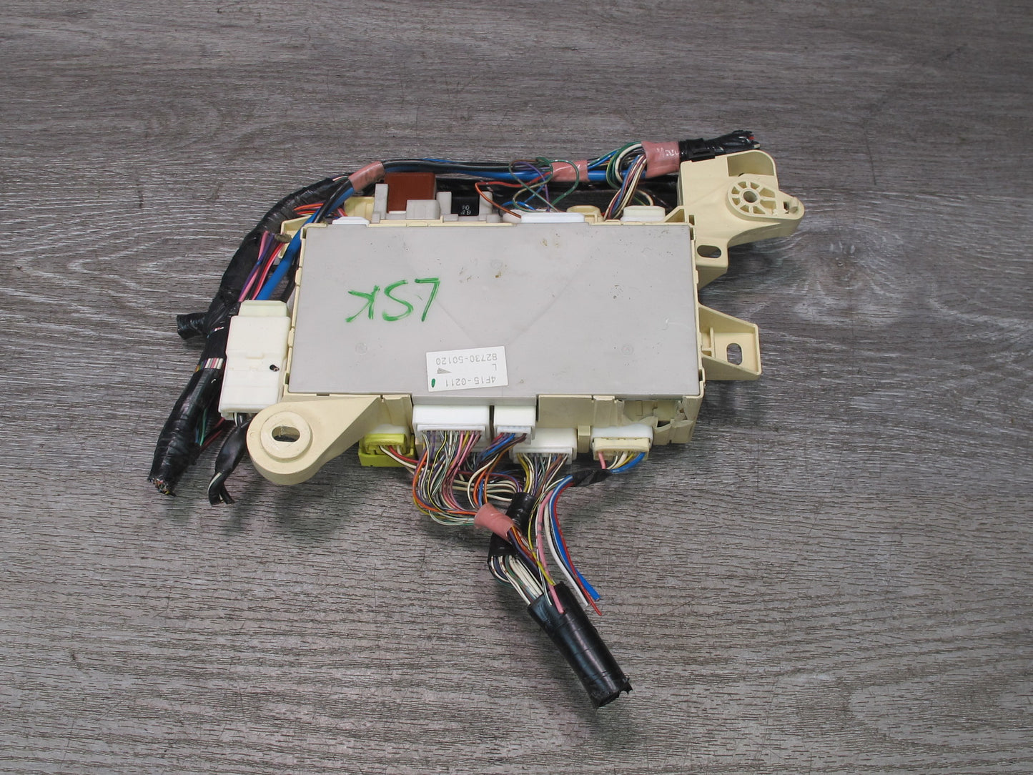 04-06 Lexus UCF30L LS430 Front Left Fuse Relay Junction Box Module OEM