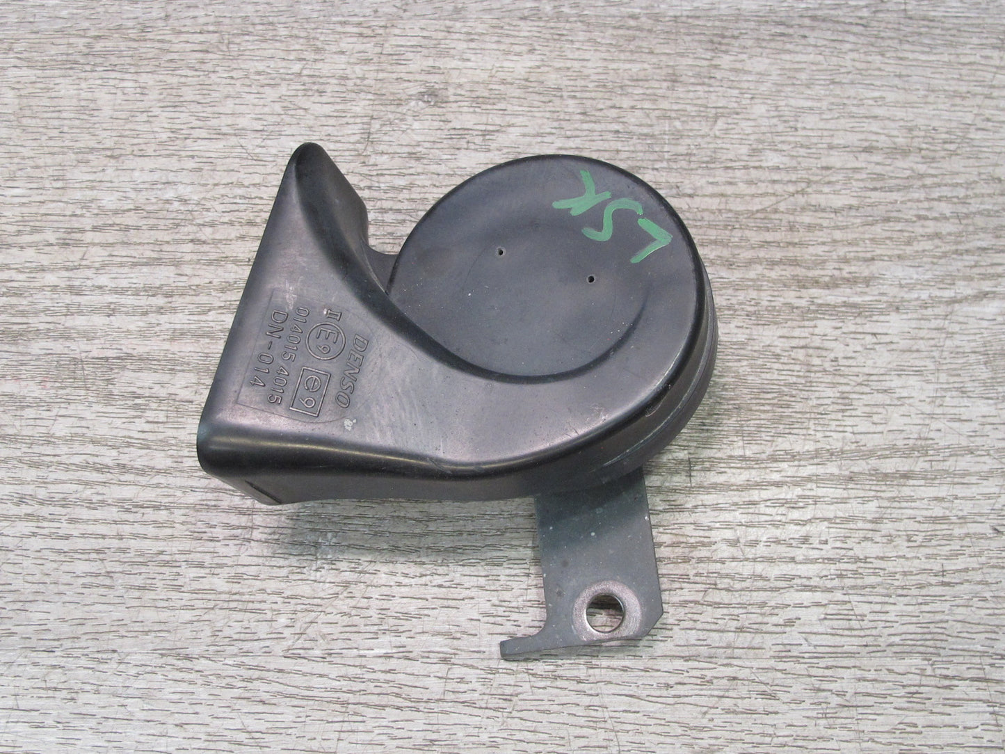 04-06 Lexus UCF30L LS430 Set of 2 High & Low Tone Note Pitch Horn Signal OEM