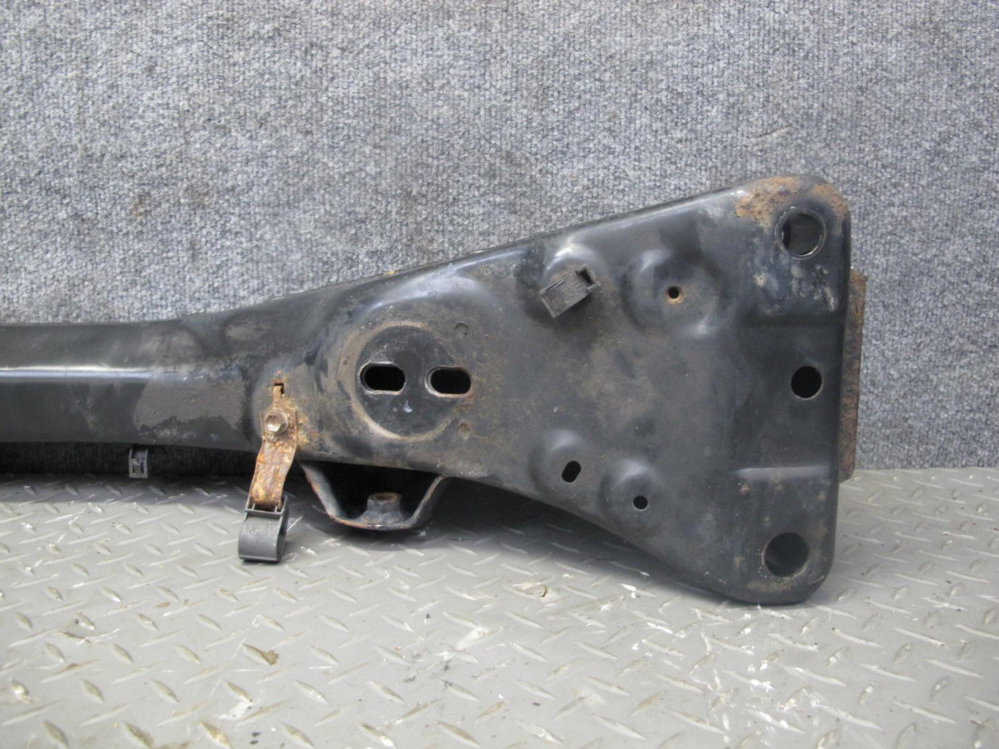 98-05 Lexus JZS160L GS400 GS430 GS300 Front Suspension Crossmember Carrier OEM