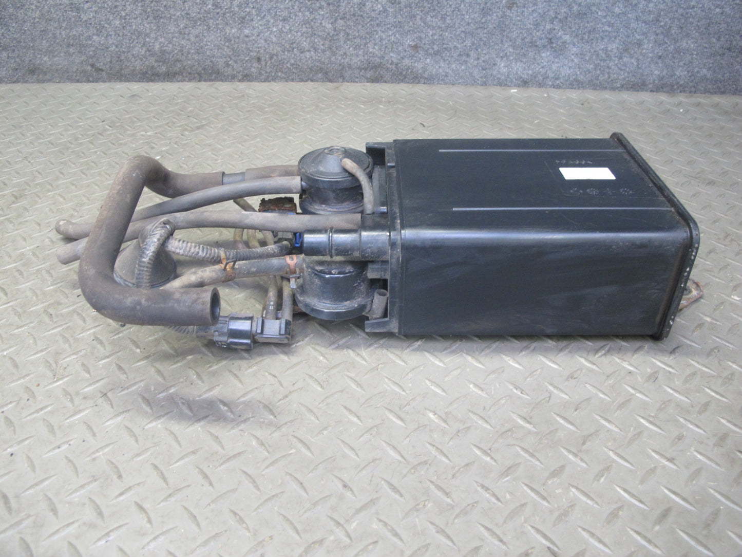 99-00 Lexus GS400 GS300 Fuel Evap Vapor Charcoal Canister w Pressure Sensor OEM