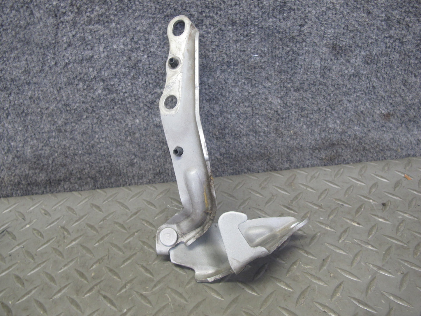 98-05 Lexus JZS160L GS400 GS430 GS300 Set of 2 Front Left & Right Hood Hinge OEM