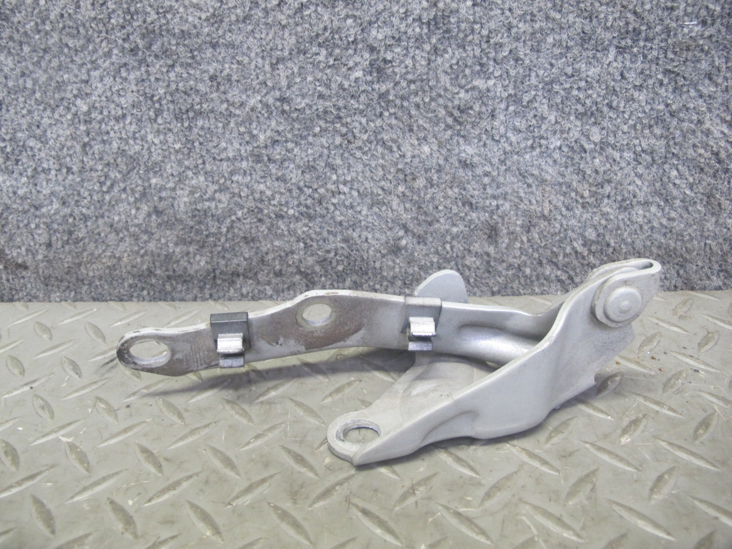 98-05 Lexus JZS160L GS400 GS430 GS300 Set of 2 Front Left & Right Hood Hinge OEM