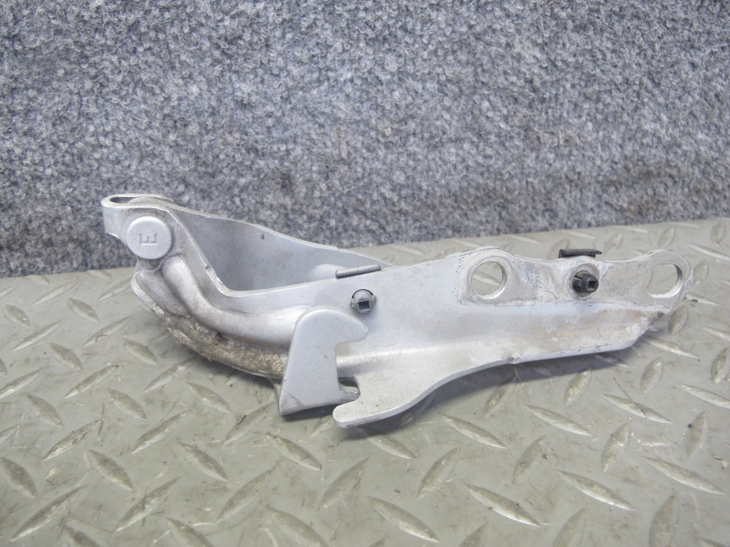 98-05 Lexus JZS160L GS400 GS430 GS300 Set of 2 Front Left & Right Hood Hinge OEM