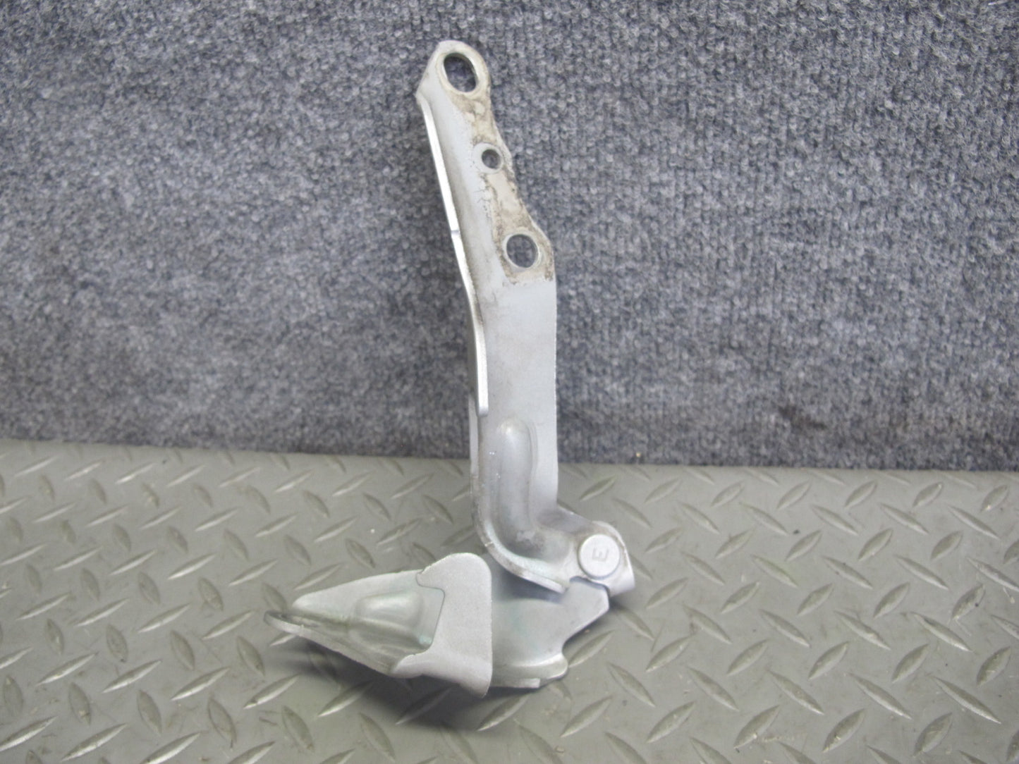 98-05 Lexus JZS160L GS400 GS430 GS300 Set of 2 Front Left & Right Hood Hinge OEM