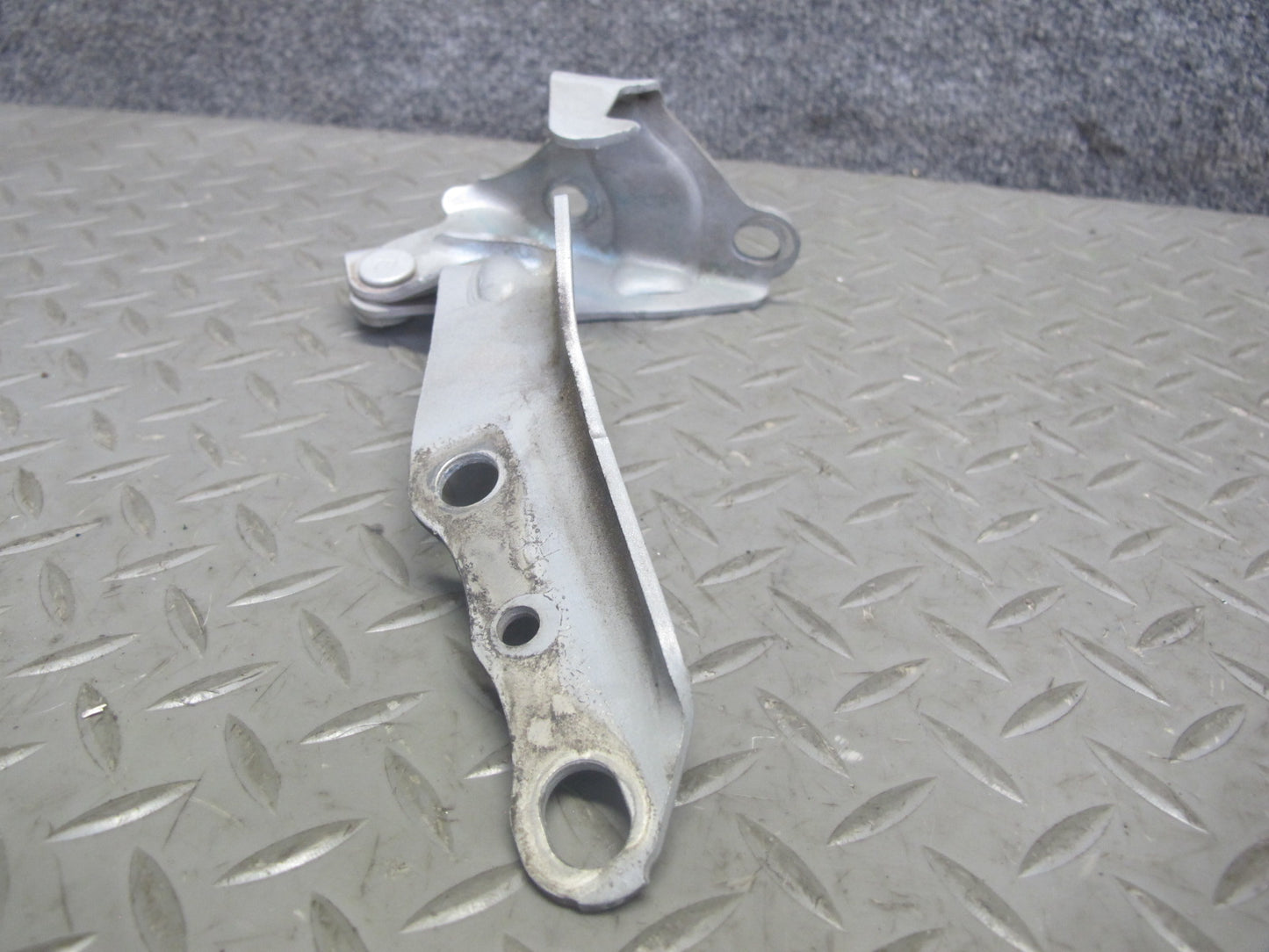 98-05 Lexus JZS160L GS400 GS430 GS300 Set of 2 Front Left & Right Hood Hinge OEM