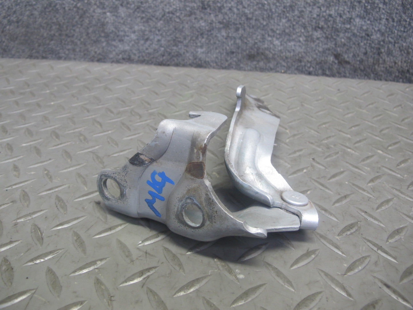 98-05 Lexus JZS160L GS400 GS430 GS300 Set of 2 Front Left & Right Hood Hinge OEM