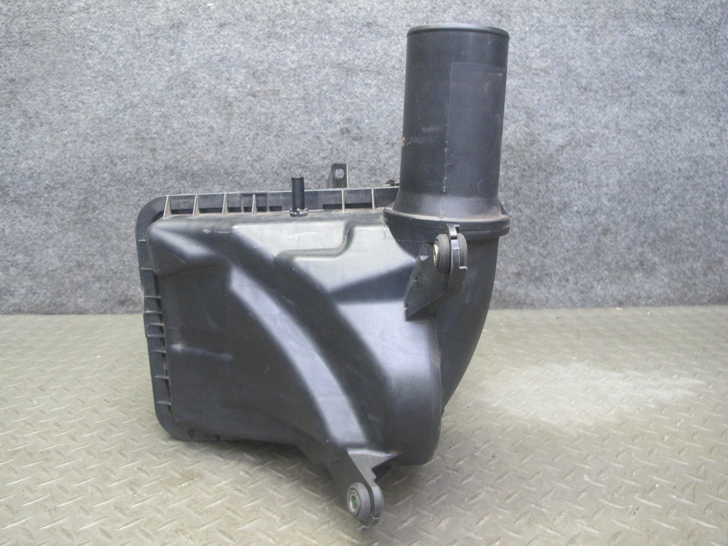 98-00 Lexus JZS160L GS300 Air Intake Cleaner Filter Box Sensor 22020-46100 OEM