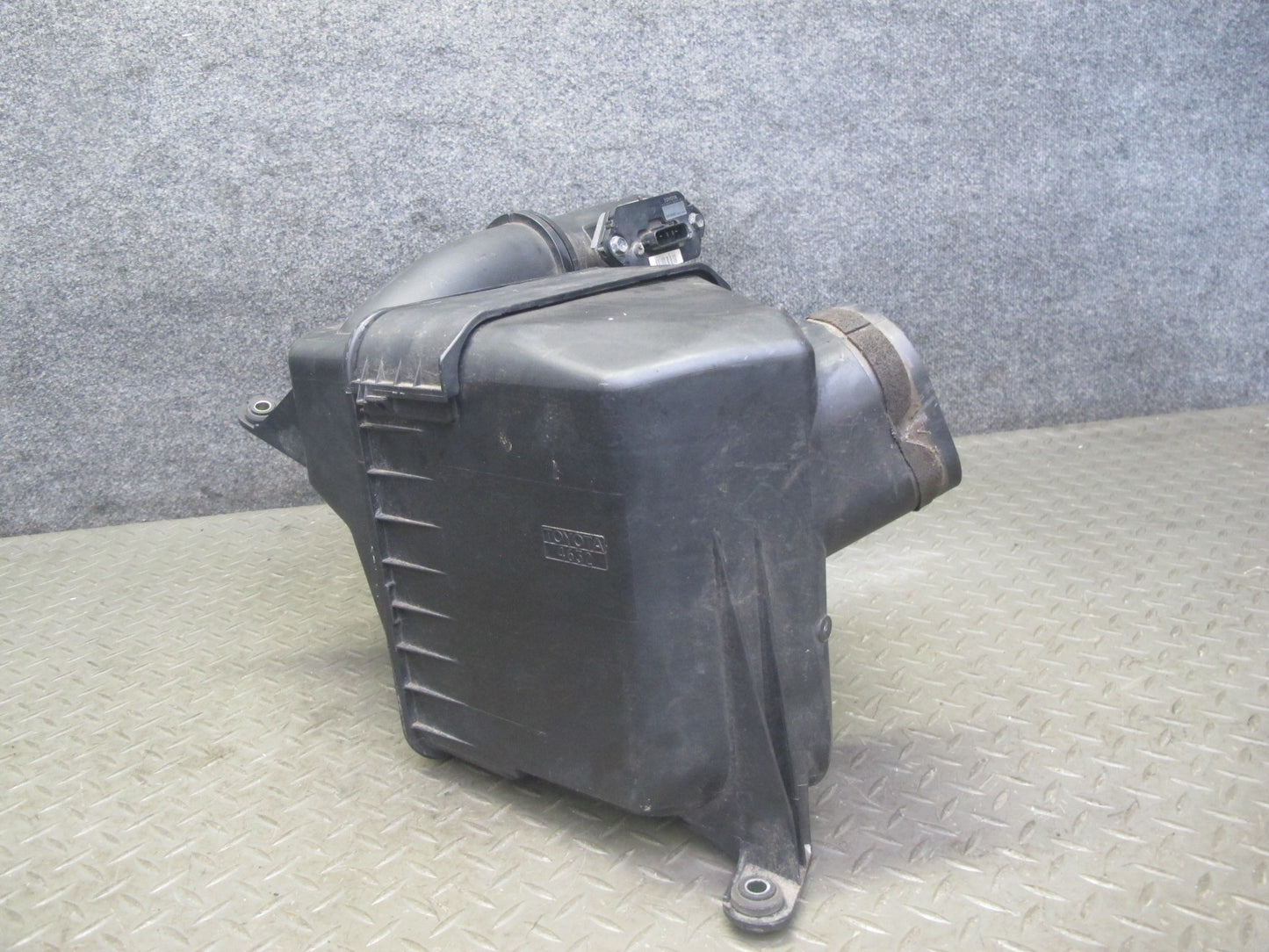 98-00 Lexus JZS160L GS300 Air Intake Cleaner Filter Box Sensor 22020-46100 OEM