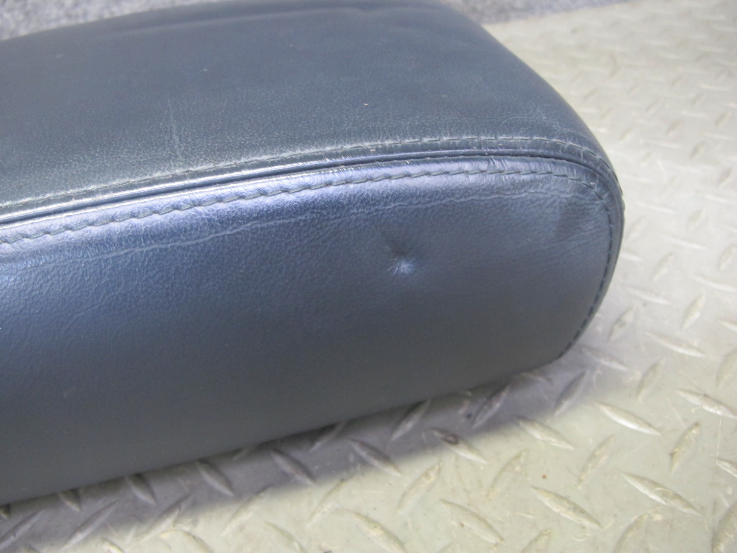 98-05 Lexus JZS160L GS430 GS300 Center Console Leather Armrest Lid Black OEM