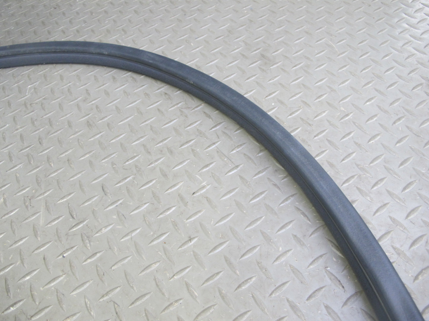 98-05 Lexus JZS160L GS400 GS430 GS300 Front Right Door Weatherstrip Seal OEM